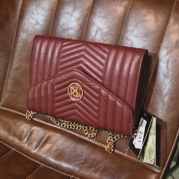 NWT 🐻‍❄Badgley Mischka Burgundy Quilted Chain Crossbody W/ Bagcharm Cardholder - Picture 5 of 9